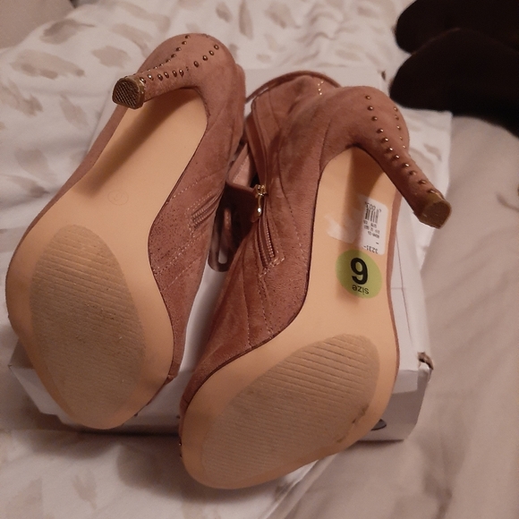 Booties - Picture 4 of 5